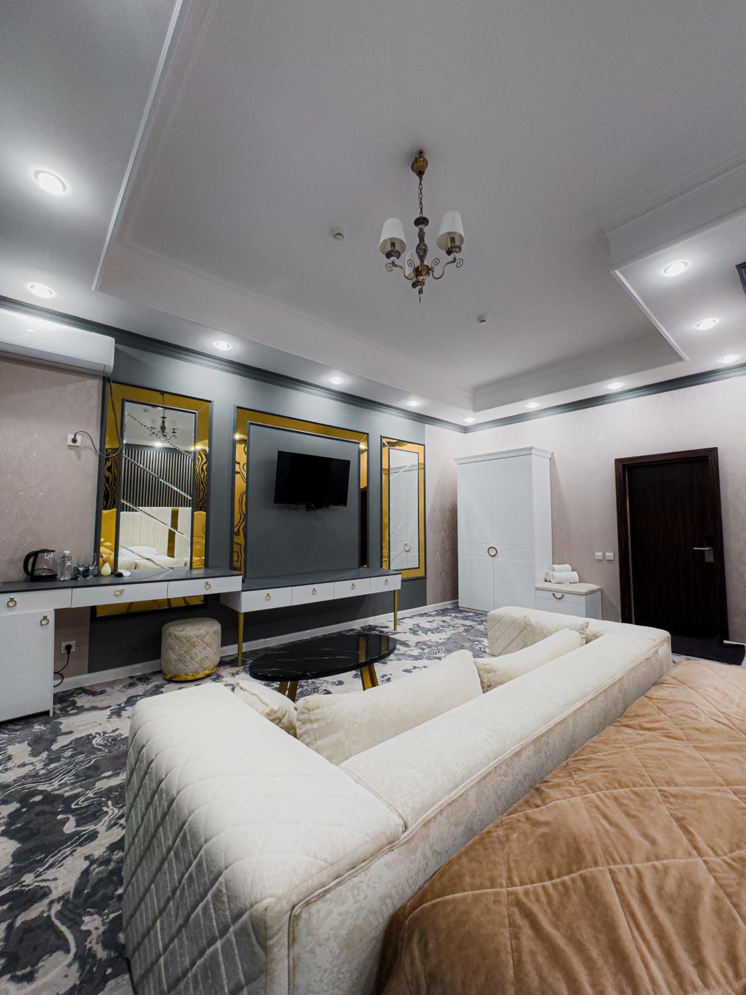 Jasmine Hotel Taraz Exterior photo